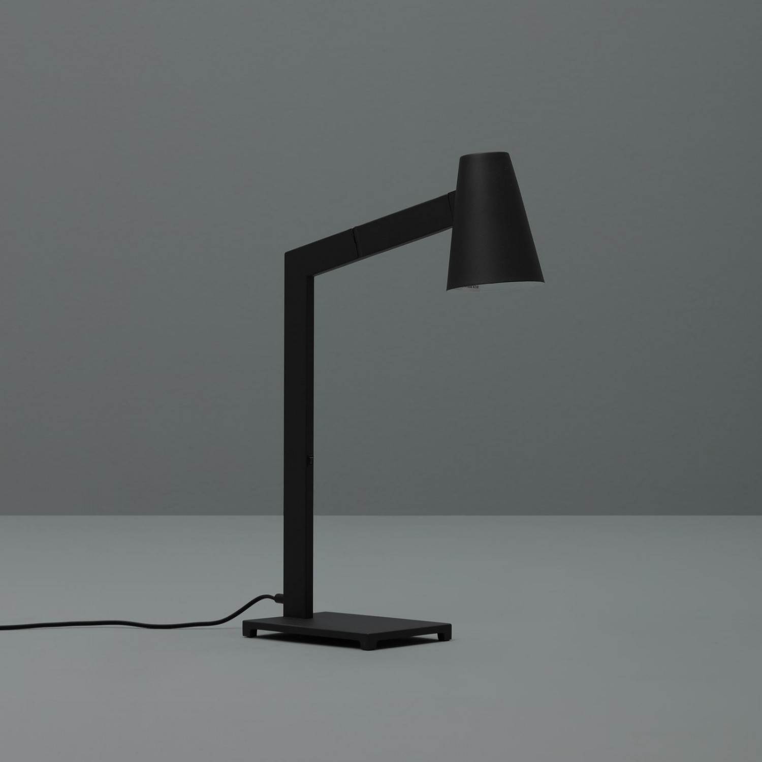 lampada da tavolo design twist kobi
